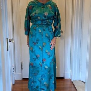 Sz 8, 1950s Dynasty 100% silk hostess gown, perfect condition, totally elegant!